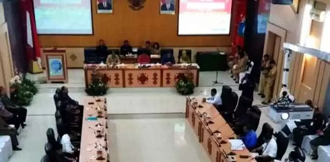 Dprd Ambon Sampaikan Rekomendasi Lkpj Wali Kota